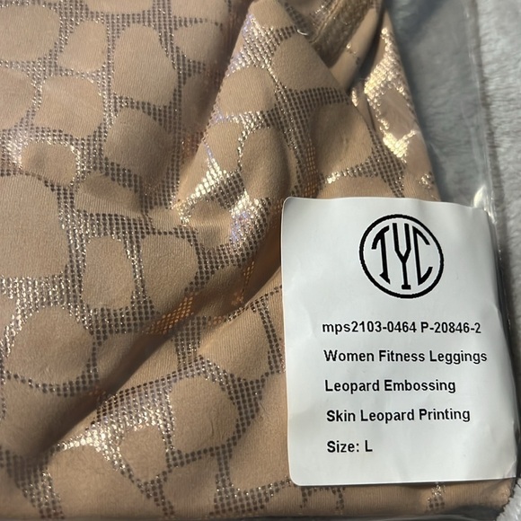 Til You Collapse Moxie Criss Cross Leggings - Cashmere Large Leopard Embossed - Picture 8 of 12